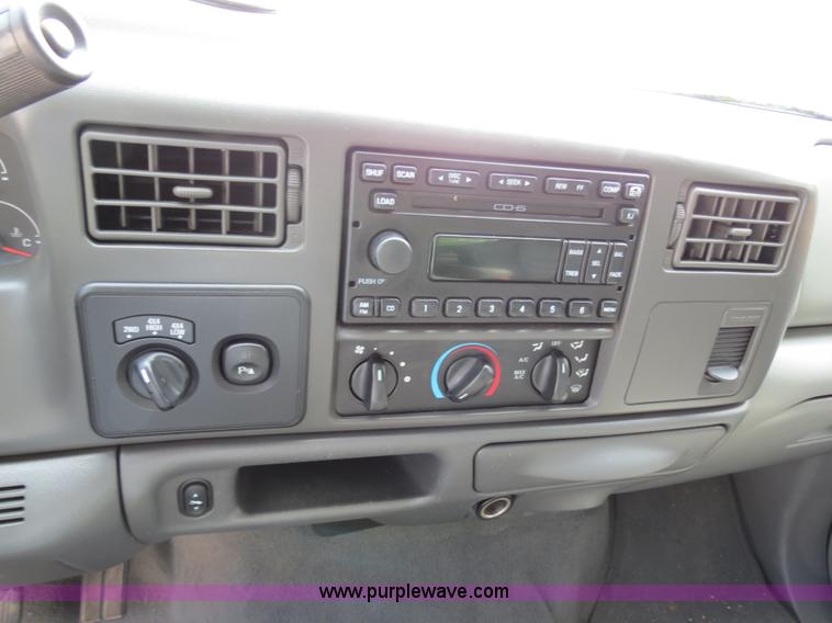 image for item B4914 2003 Ford F250 Super Duty XLT Crew Cab pickup truck