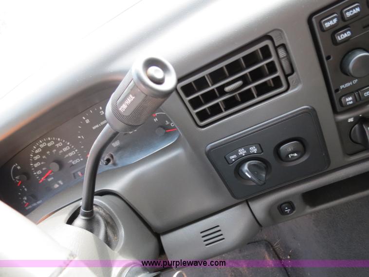 image for item B4914 2003 Ford F250 Super Duty XLT Crew Cab pickup truck