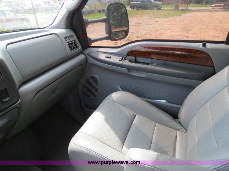 image for item B4914 2003 Ford F250 Super Duty XLT Crew Cab pickup truck