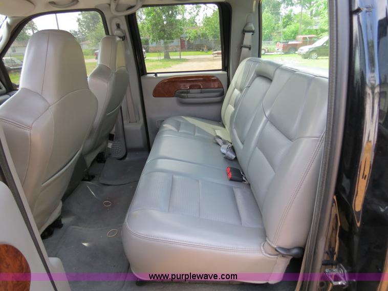 image for item B4914 2003 Ford F250 Super Duty XLT Crew Cab pickup truck