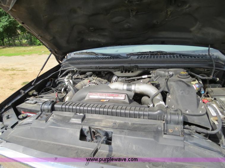 image for item B4914 2003 Ford F250 Super Duty XLT Crew Cab pickup truck