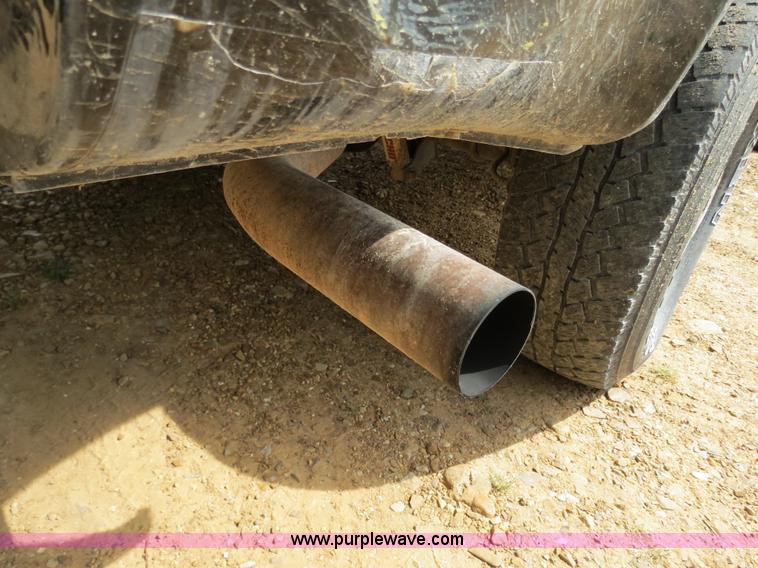 image for item B4914 2003 Ford F250 Super Duty XLT Crew Cab pickup truck