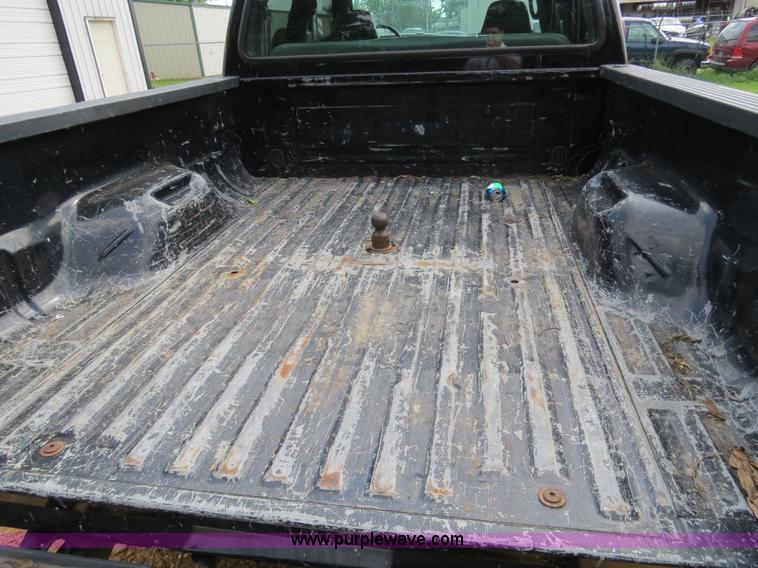 image for item B4914 2003 Ford F250 Super Duty XLT Crew Cab pickup truck