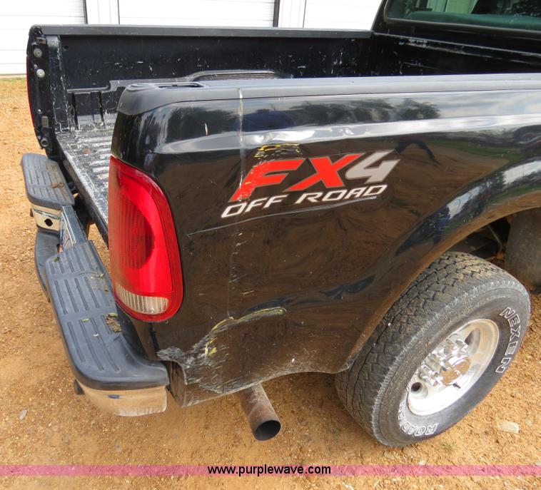 image for item B4914 2003 Ford F250 Super Duty XLT Crew Cab pickup truck