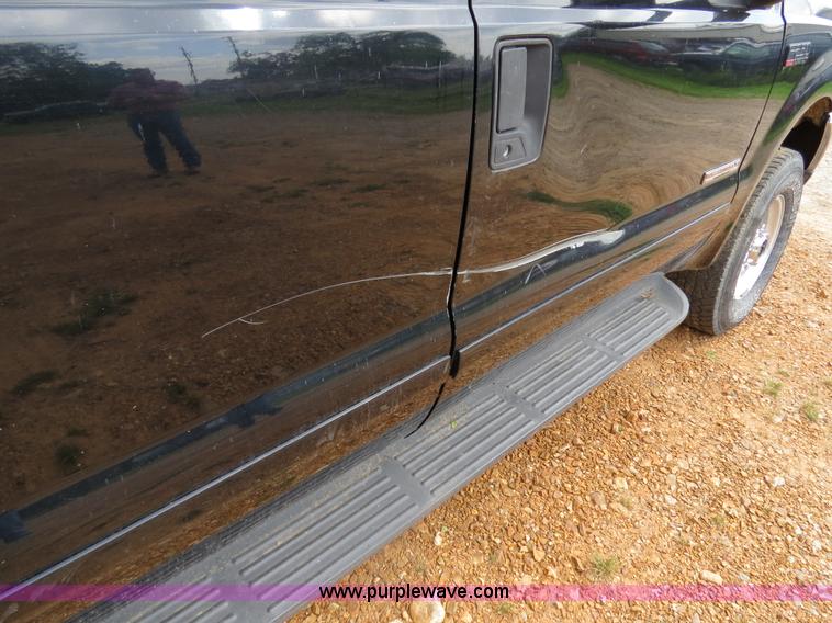 image for item B4914 2003 Ford F250 Super Duty XLT Crew Cab pickup truck