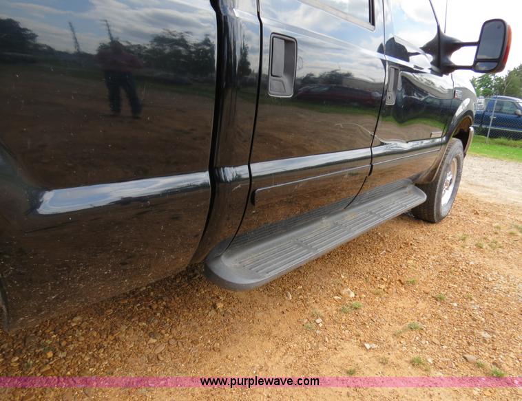 image for item B4914 2003 Ford F250 Super Duty XLT Crew Cab pickup truck