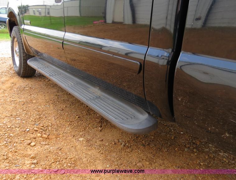 image for item B4914 2003 Ford F250 Super Duty XLT Crew Cab pickup truck