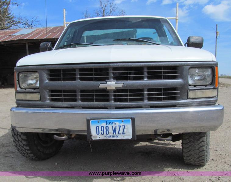 image for item E4696 1998 Chevrolet Cheyenne 2500 utility truck