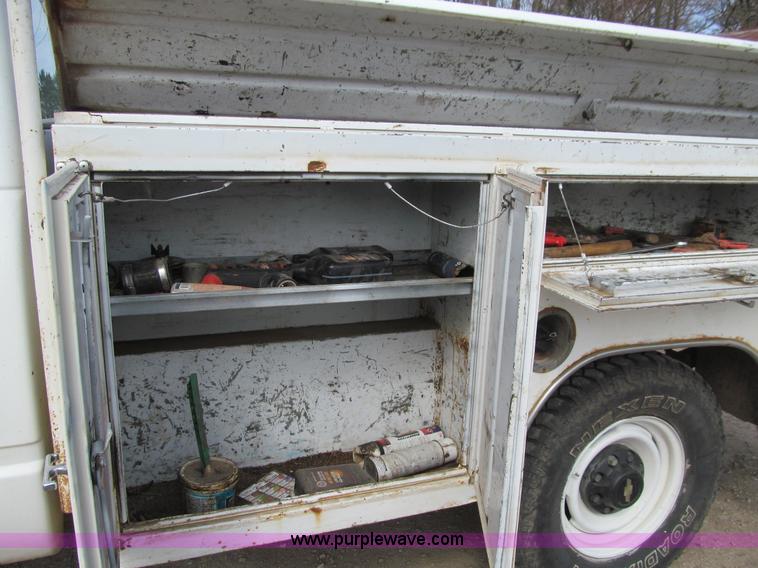 image for item E4696 1998 Chevrolet Cheyenne 2500 utility truck