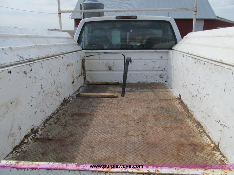 image for item E4696 1998 Chevrolet Cheyenne 2500 utility truck