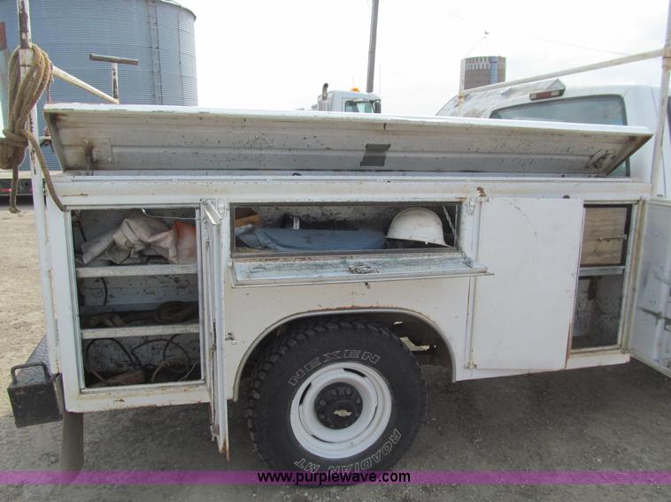 image for item E4696 1998 Chevrolet Cheyenne 2500 utility truck