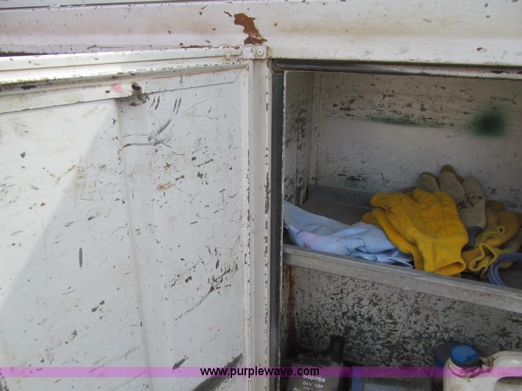 image for item E4696 1998 Chevrolet Cheyenne 2500 utility truck