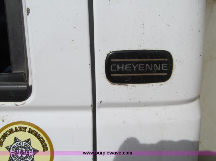 image for item E4696 1998 Chevrolet Cheyenne 2500 utility truck