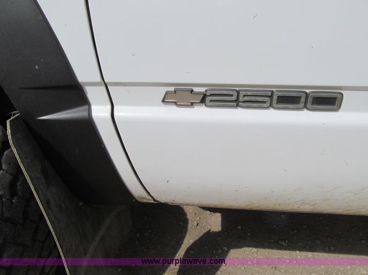 image for item E4696 1998 Chevrolet Cheyenne 2500 utility truck