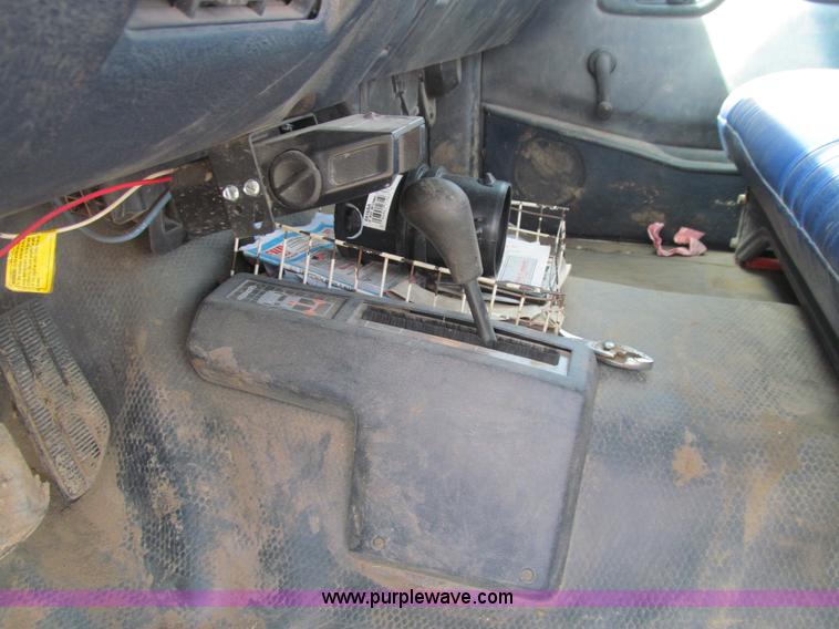 image for item E4696 1998 Chevrolet Cheyenne 2500 utility truck