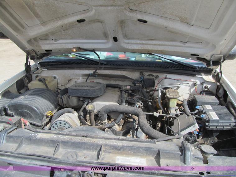 image for item E4696 1998 Chevrolet Cheyenne 2500 utility truck