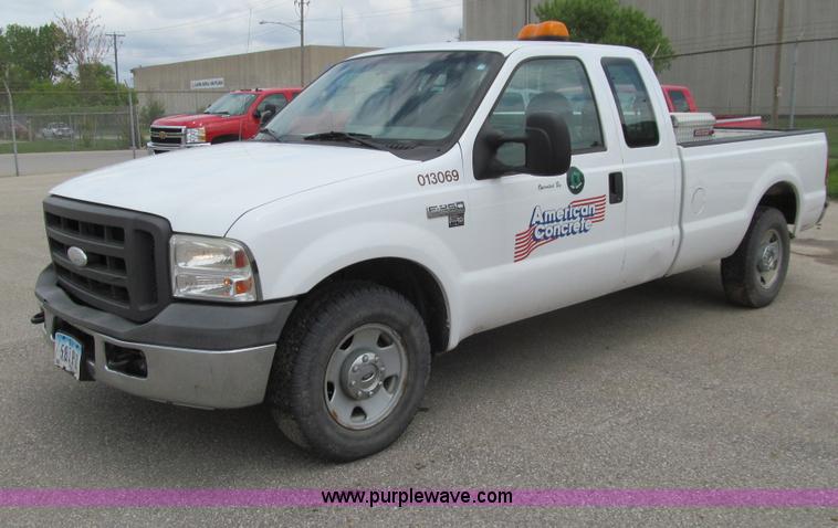 image for item E4893 2005 Ford F250 Super Duty XL SuperCab pickup truck
