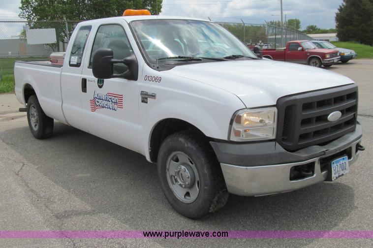 image for item E4893 2005 Ford F250 Super Duty XL SuperCab pickup truck