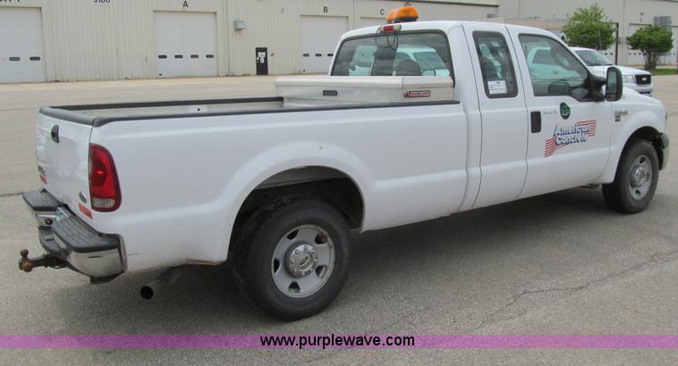 image for item E4893 2005 Ford F250 Super Duty XL SuperCab pickup truck
