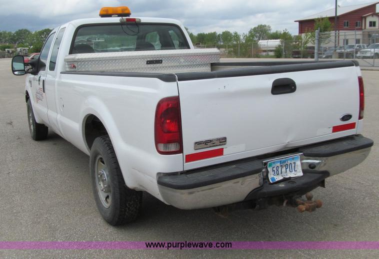 image for item E4893 2005 Ford F250 Super Duty XL SuperCab pickup truck
