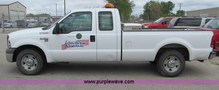 image for item E4893 2005 Ford F250 Super Duty XL SuperCab pickup truck