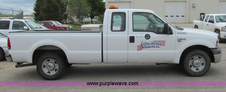 image for item E4893 2005 Ford F250 Super Duty XL SuperCab pickup truck
