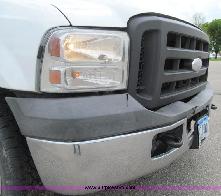image for item E4893 2005 Ford F250 Super Duty XL SuperCab pickup truck