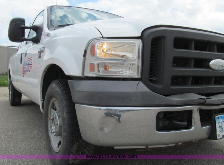 image for item E4893 2005 Ford F250 Super Duty XL SuperCab pickup truck