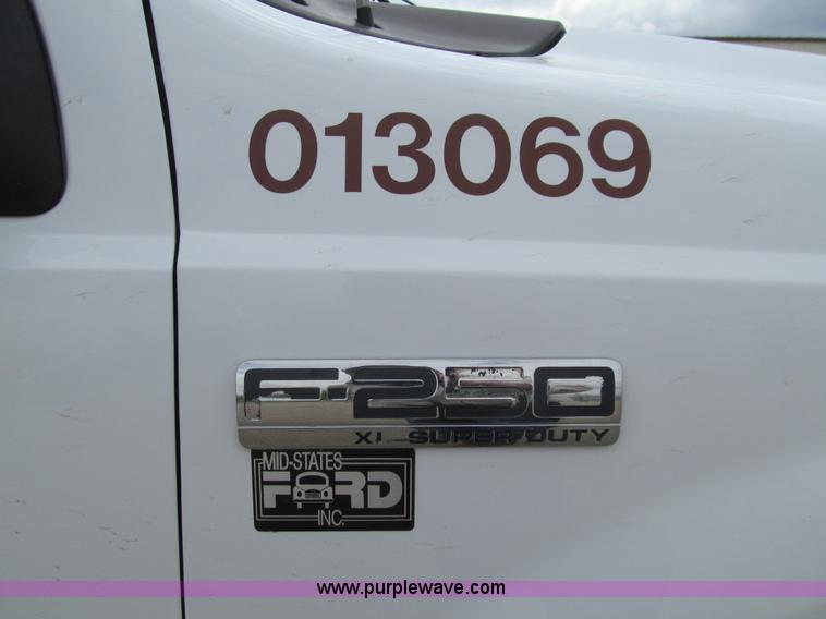 image for item E4893 2005 Ford F250 Super Duty XL SuperCab pickup truck