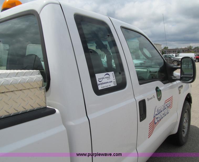 image for item E4893 2005 Ford F250 Super Duty XL SuperCab pickup truck