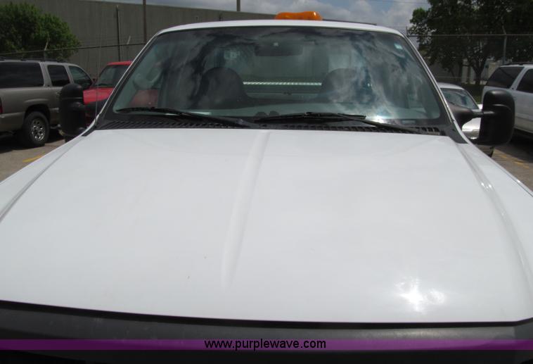 image for item E4893 2005 Ford F250 Super Duty XL SuperCab pickup truck