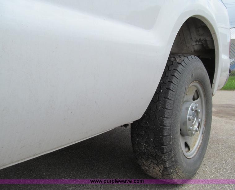 image for item E4893 2005 Ford F250 Super Duty XL SuperCab pickup truck