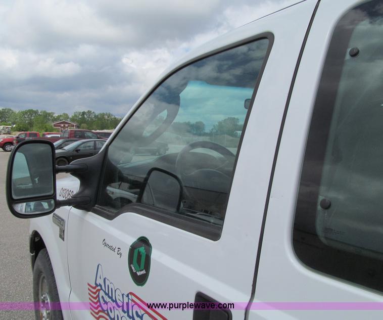 image for item E4893 2005 Ford F250 Super Duty XL SuperCab pickup truck