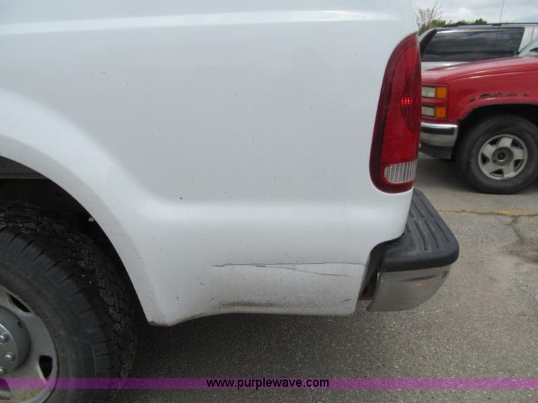 image for item E4893 2005 Ford F250 Super Duty XL SuperCab pickup truck