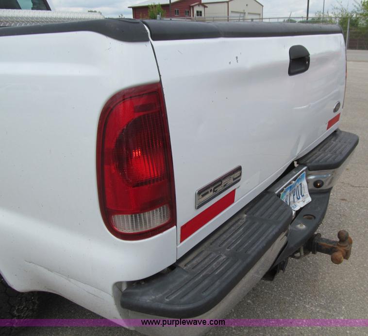 image for item E4893 2005 Ford F250 Super Duty XL SuperCab pickup truck