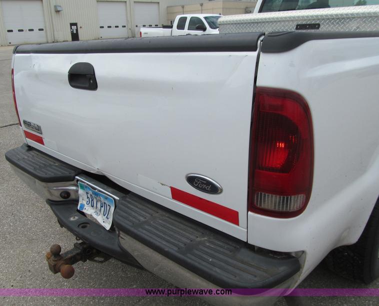 image for item E4893 2005 Ford F250 Super Duty XL SuperCab pickup truck
