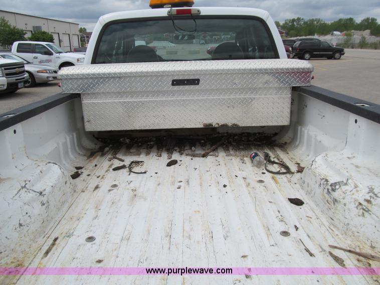 image for item E4893 2005 Ford F250 Super Duty XL SuperCab pickup truck