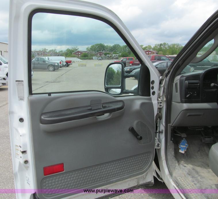 image for item E4893 2005 Ford F250 Super Duty XL SuperCab pickup truck