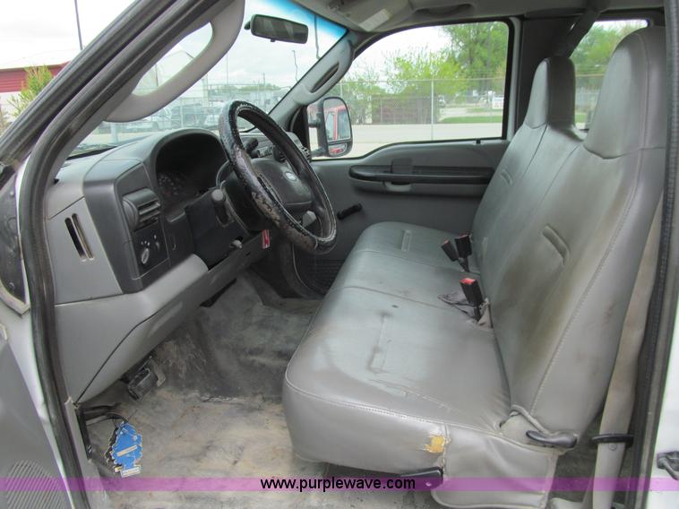 image for item E4893 2005 Ford F250 Super Duty XL SuperCab pickup truck