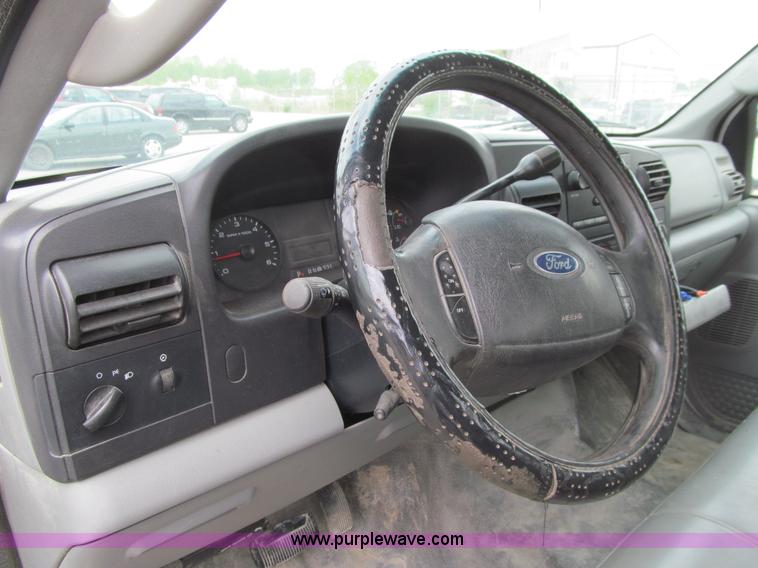 image for item E4893 2005 Ford F250 Super Duty XL SuperCab pickup truck