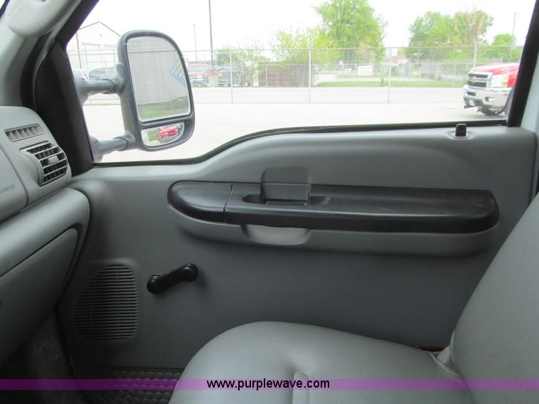 image for item E4893 2005 Ford F250 Super Duty XL SuperCab pickup truck