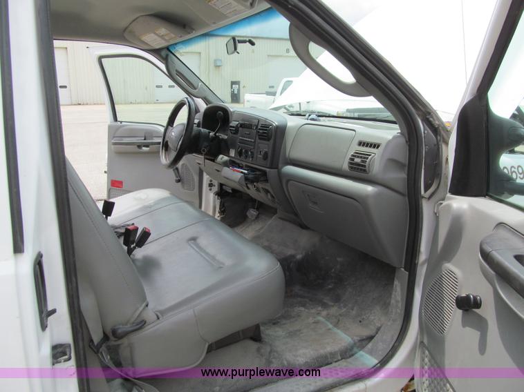 image for item E4893 2005 Ford F250 Super Duty XL SuperCab pickup truck