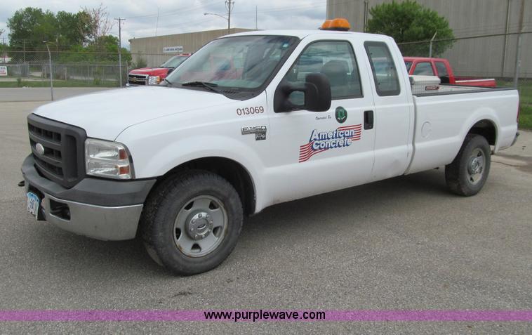 image for item E4893 2005 Ford F250 Super Duty XL SuperCab pickup truck