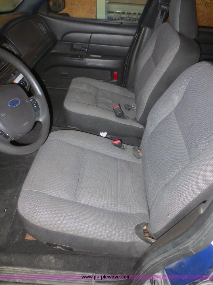 image for item F6959 2007 Ford Crown Victoria Police Interceptor