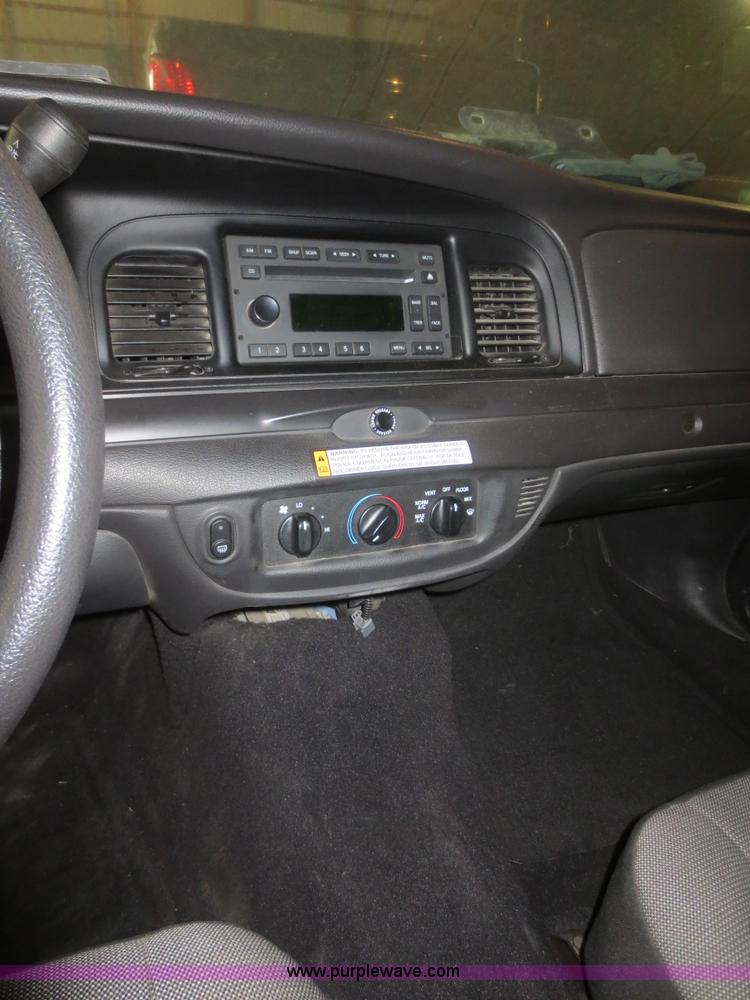 image for item F6959 2007 Ford Crown Victoria Police Interceptor