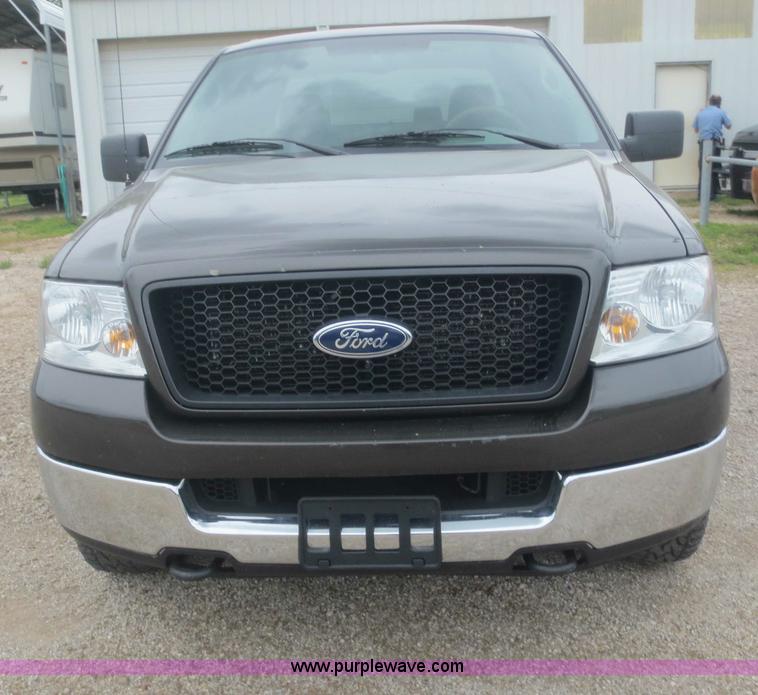 image for item F6960 2005 Ford F150 SuperCrew pickup truck