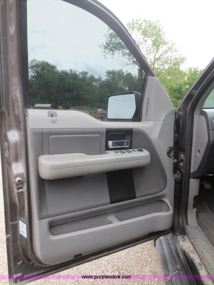 image for item F6960 2005 Ford F150 SuperCrew pickup truck