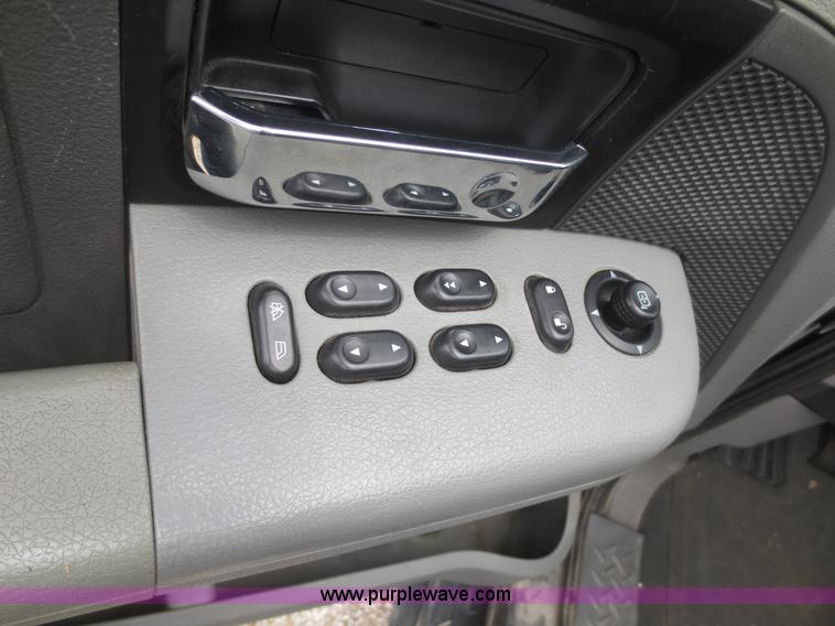 image for item F6960 2005 Ford F150 SuperCrew pickup truck