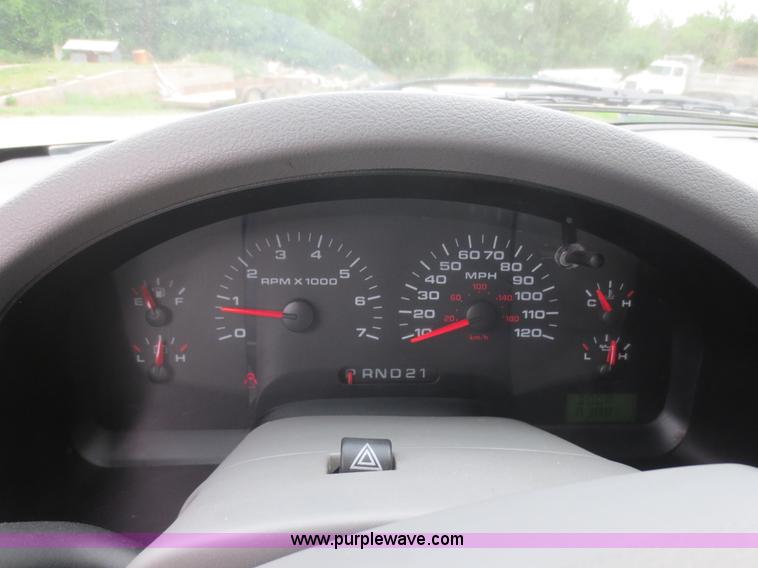 image for item F6960 2005 Ford F150 SuperCrew pickup truck