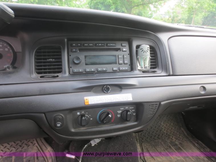 image for item F6961 2007 Ford Crown Victoria Police Interceptor
